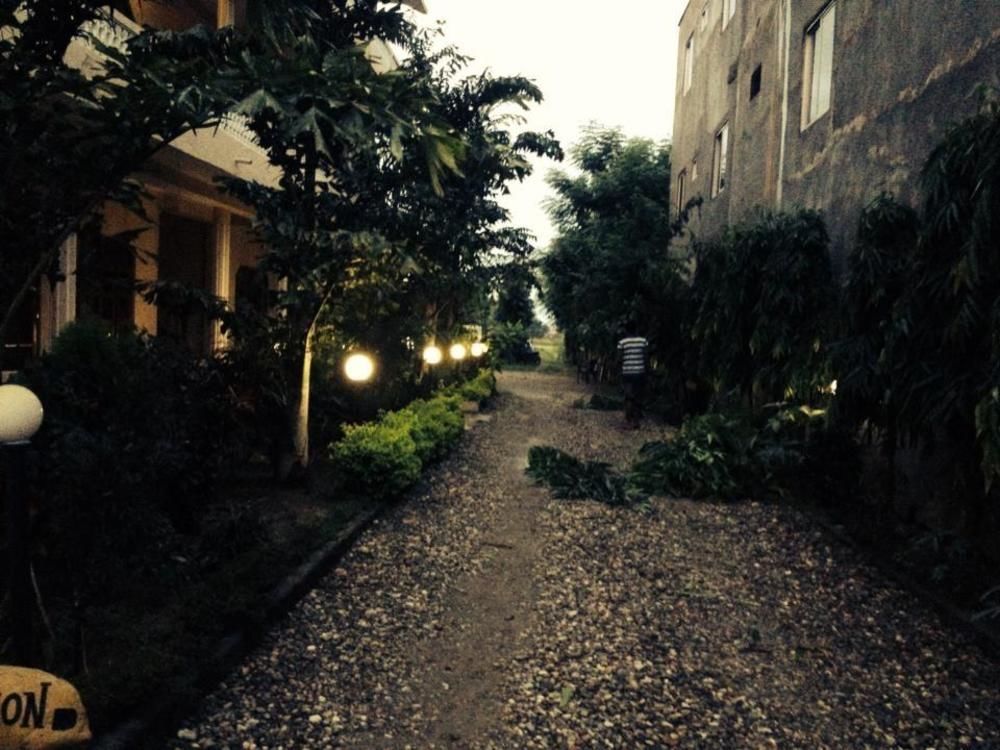 Jungle Sunset Camp Hotel Sauraha Kültér fotó