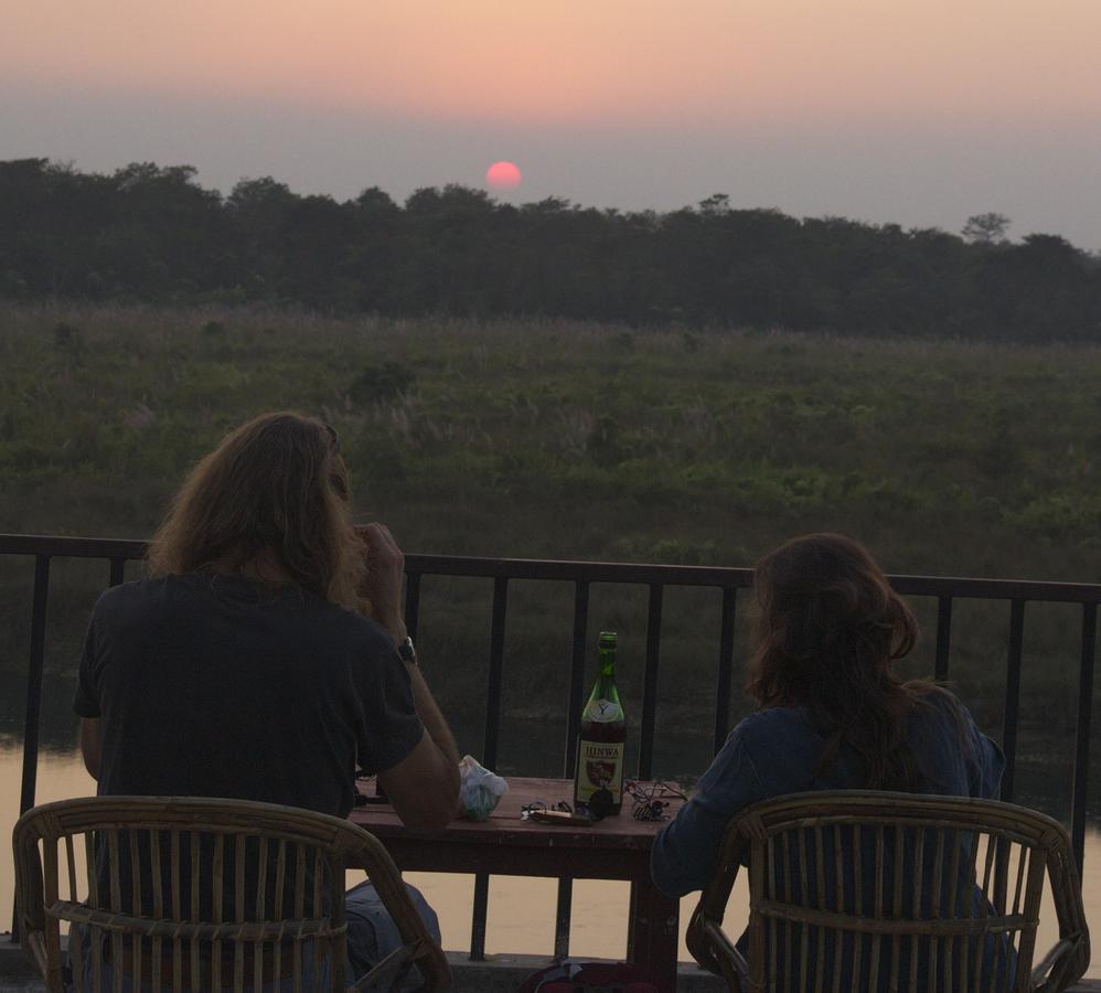 Jungle Sunset Camp Hotel Sauraha Kültér fotó