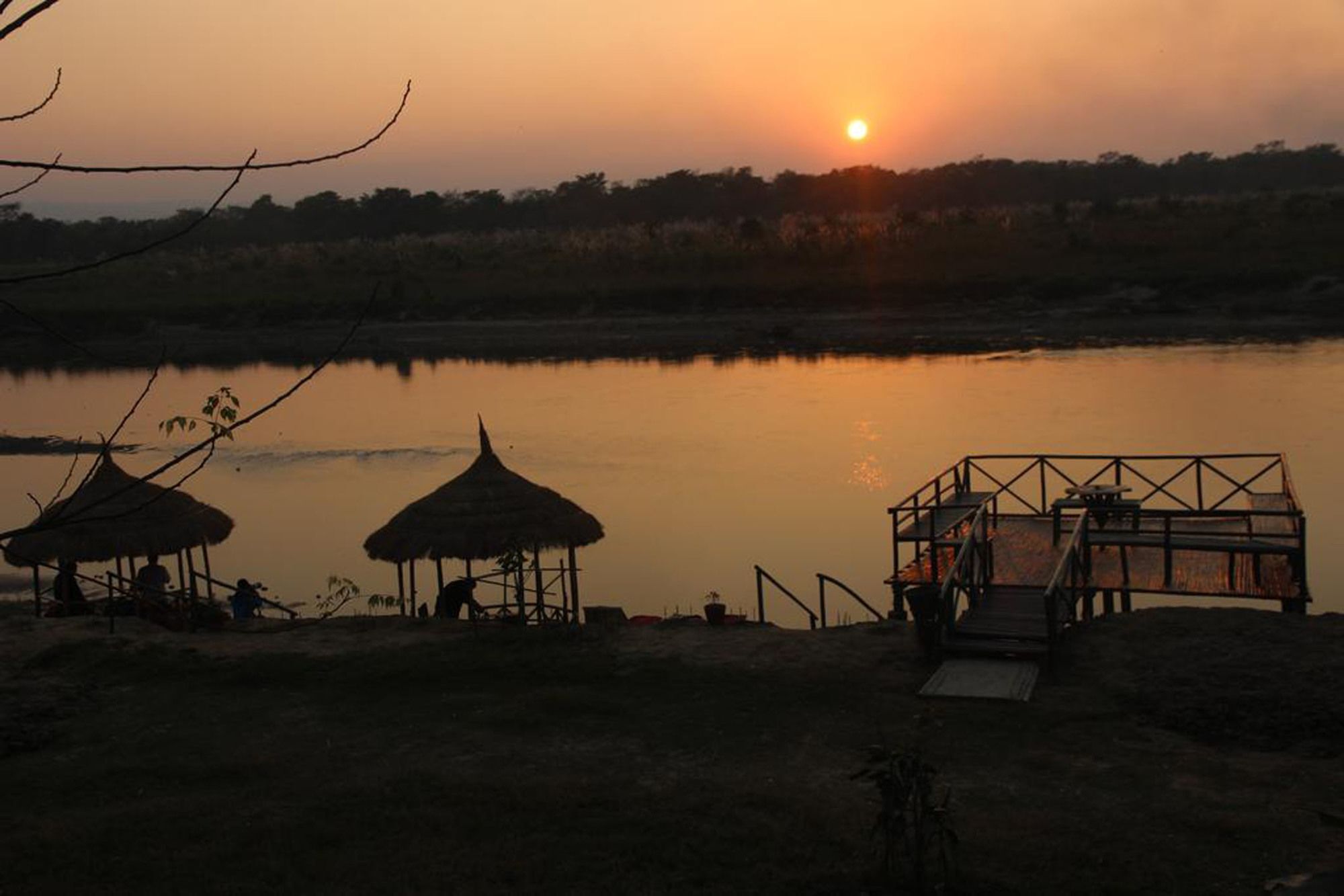 Jungle Sunset Camp Hotel Sauraha Kültér fotó