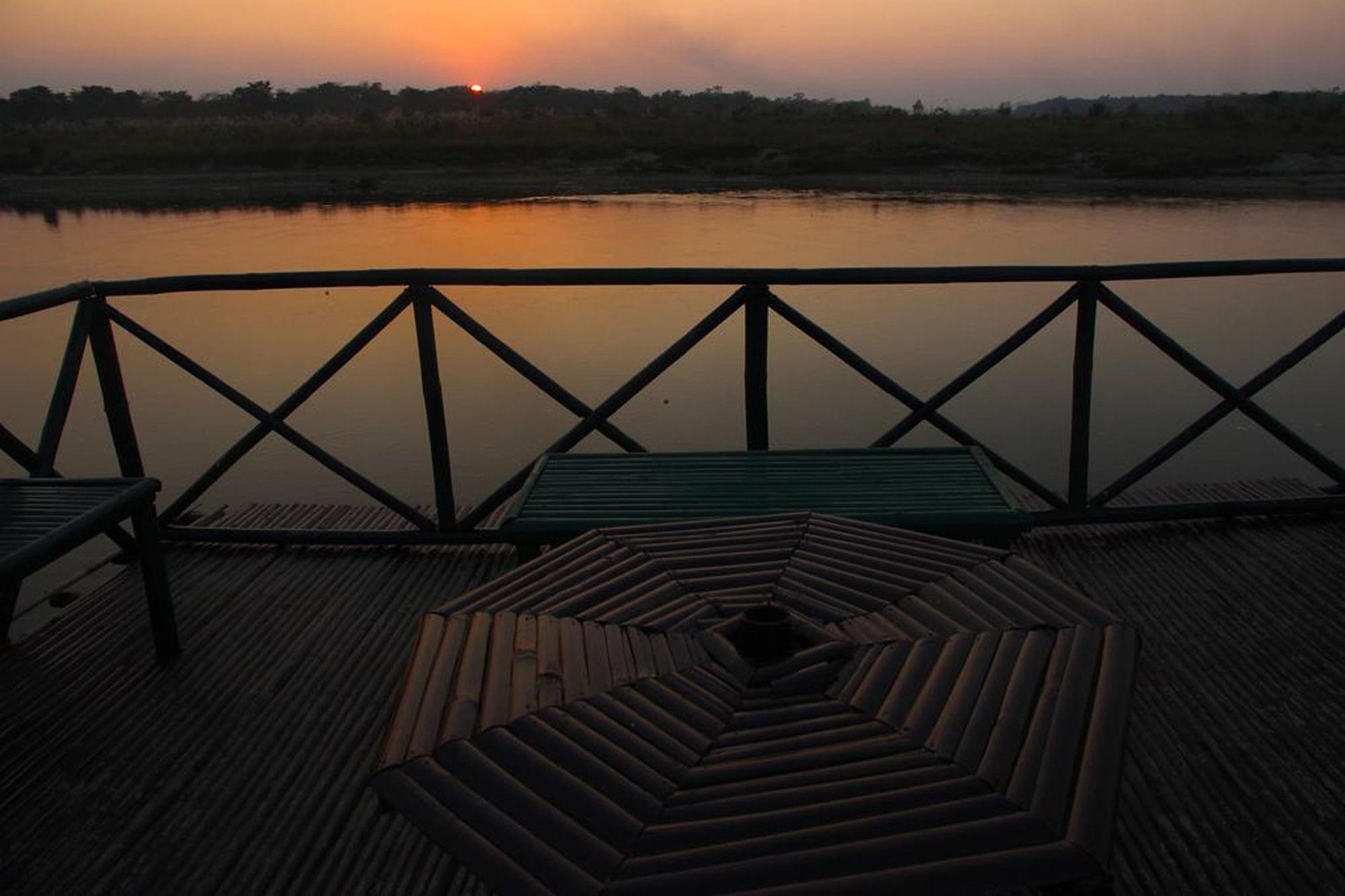 Jungle Sunset Camp Hotel Sauraha Kültér fotó