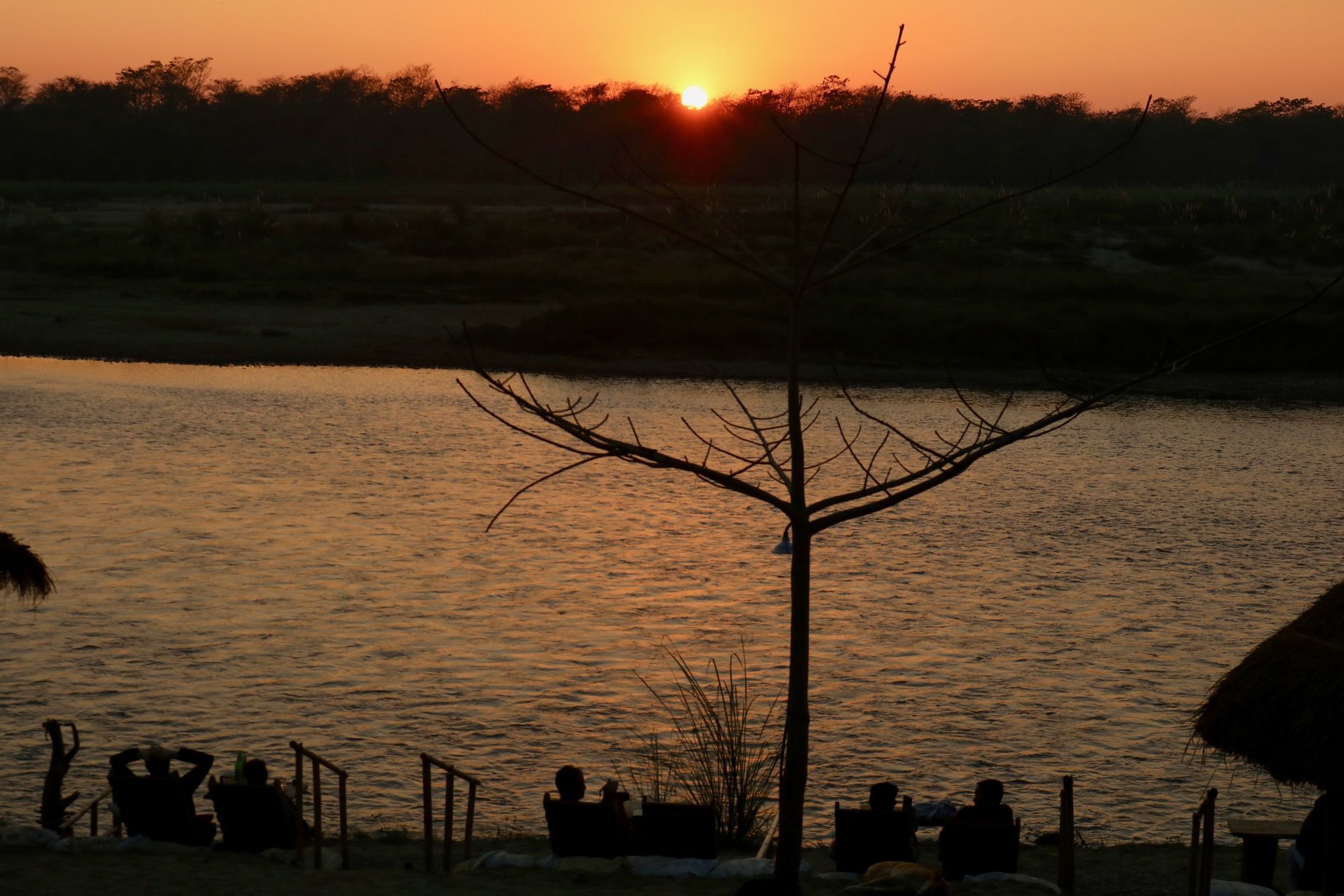 Jungle Sunset Camp Hotel Sauraha Kültér fotó