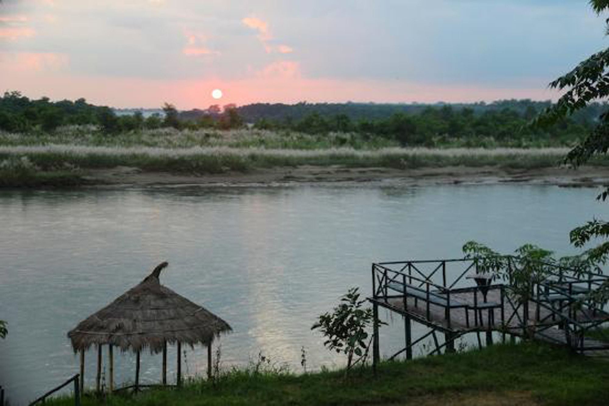 Jungle Sunset Camp Hotel Sauraha Kültér fotó
